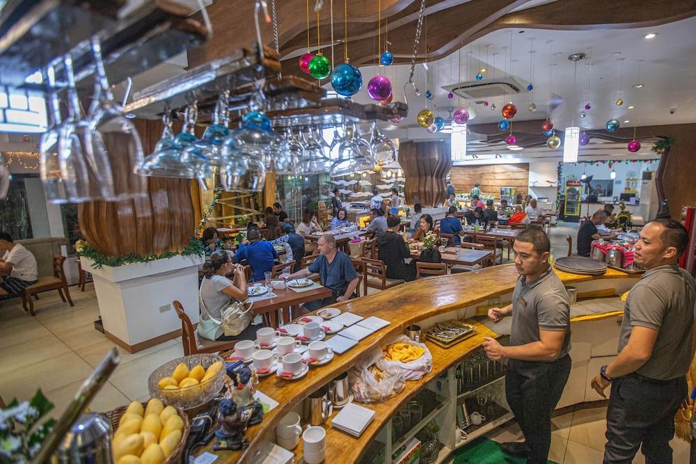 埃森西亚酒店 杜马格特 外观 照片